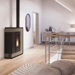 Freepoint Arco salamandra a pellets em aço bronze 7 kW com controlo automático
