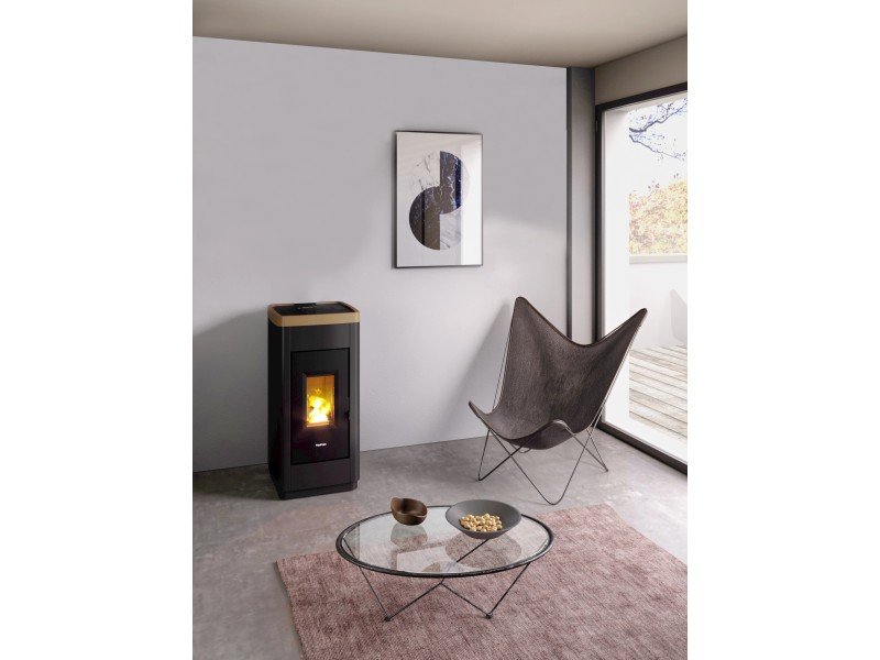 Freepoint LIFE salamandra a pellets em aço preto-dourado 8,5 kW