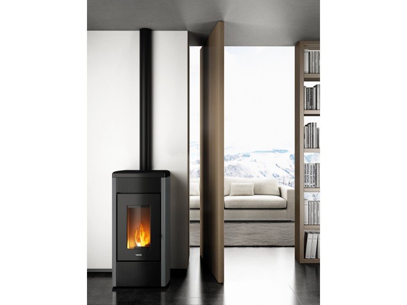 Freepoint Duke salamandra a pellets em aço prateada 14 kW com controlo automático